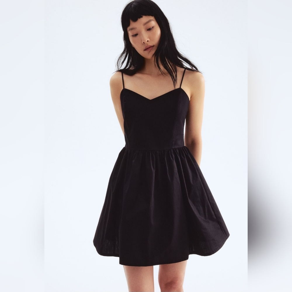 BLACK COTTON DRESS WITH FLARED SKIRT. SIZE LARGE